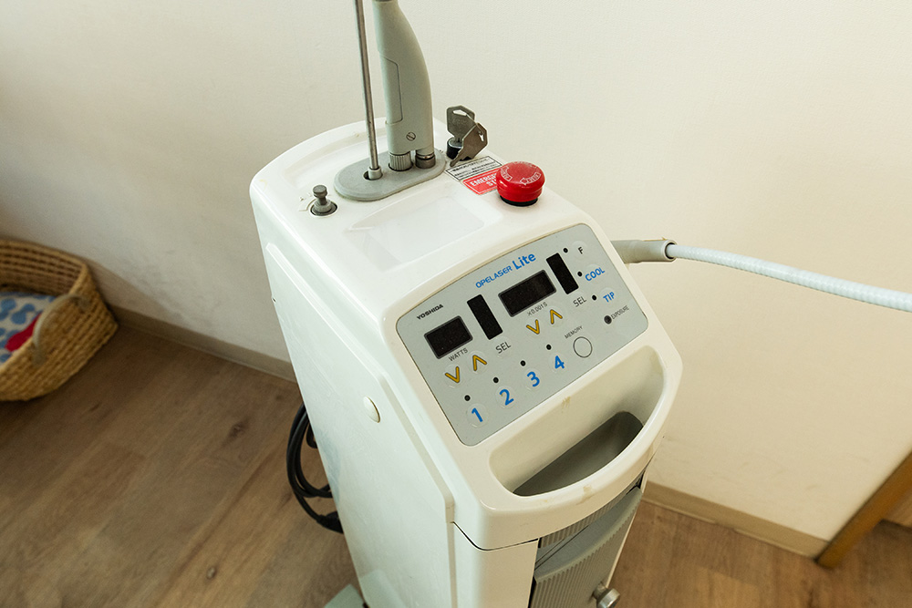 歯科用レーザー治療器